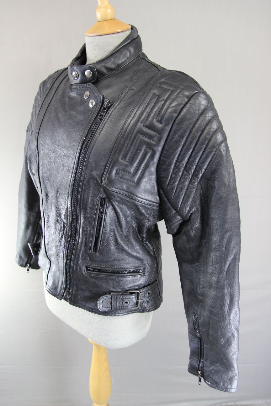 CLASSIC AKITO T-FORCE BLACK LEATHER BIKER JACKET: SIZE 14/36 -38 INCH CHEST