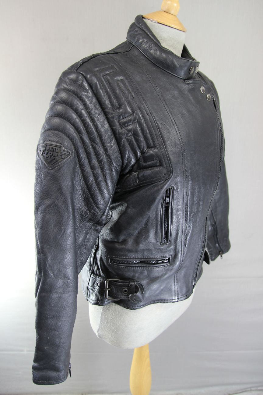 CLASSIC AKITO T-FORCE BLACK LEATHER BIKER JACKET: SIZE 14/36 -38 INCH CHEST