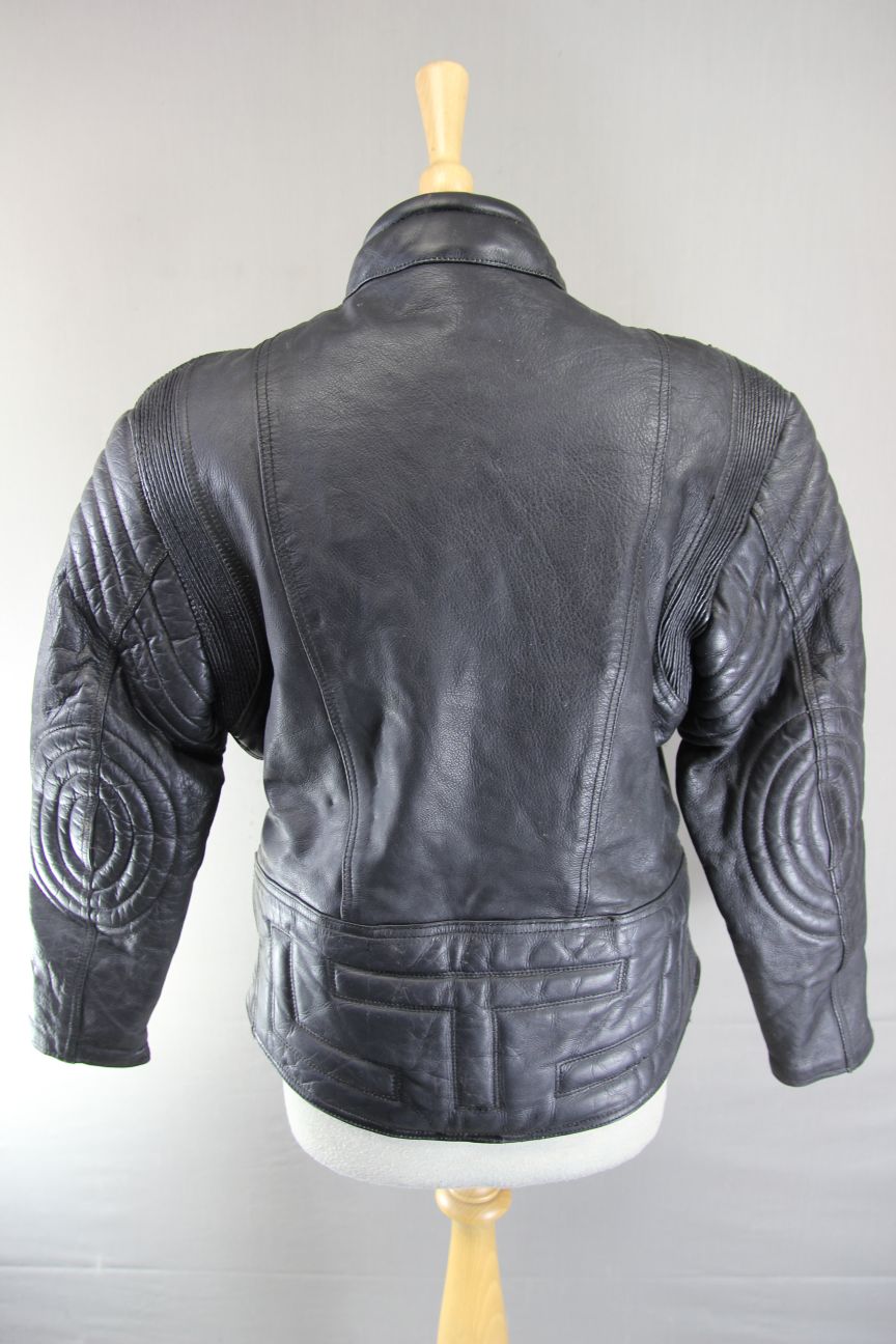 CLASSIC AKITO T-FORCE BLACK LEATHER BIKER JACKET: SIZE 14/36 -38 INCH CHEST