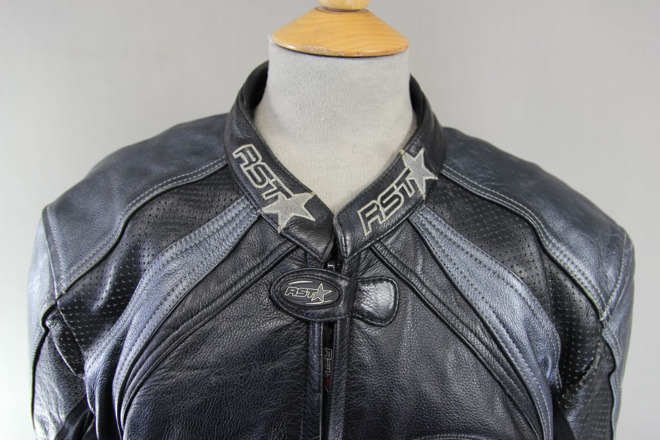 RST COWHIDE LEATHER BIKER JACKET WITH REMOVABLE CE ARMOUR & THERMAL LINING 40 IN
