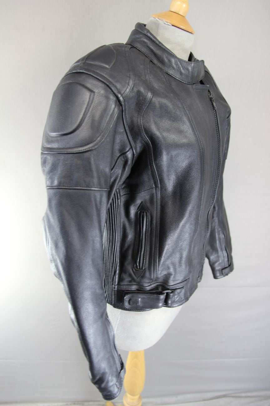 ASHMAN BLACK COWHIDE LEATHER BIKER JACKET WITH ARMOUR & THERMAL LINING: SIZE 16