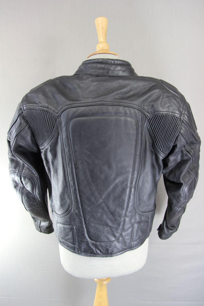 ASHMAN BLACK COWHIDE LEATHER BIKER JACKET WITH ARMOUR & THERMAL LINING: SIZE 16