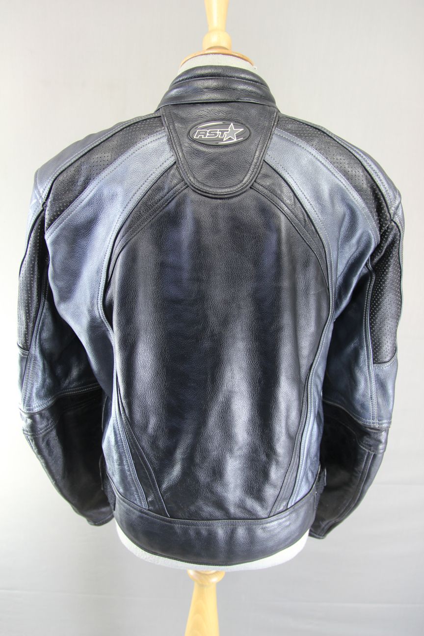 RST COWHIDE LEATHER BIKER JACKET WITH REMOVABLE CE ARMOUR & THERMAL LINING 40 IN