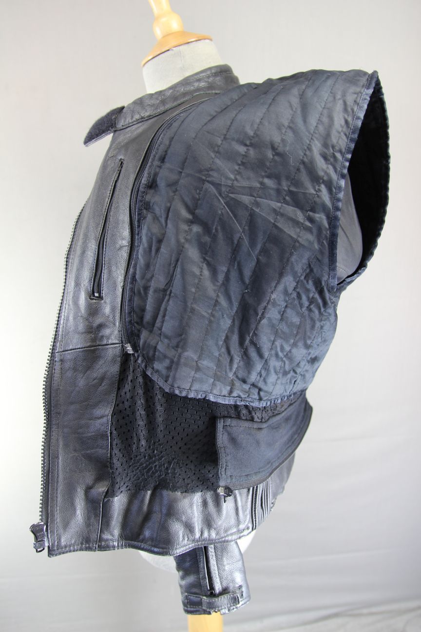 ASHMAN BLACK COWHIDE LEATHER BIKER JACKET WITH ARMOUR & THERMAL LINING: SIZE 16