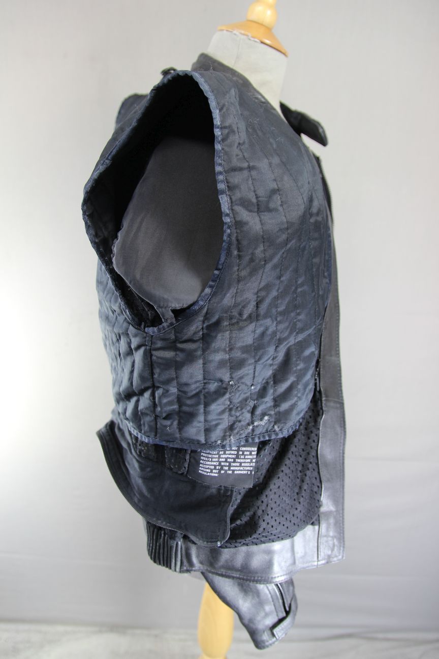 ASHMAN BLACK COWHIDE LEATHER BIKER JACKET WITH ARMOUR & THERMAL LINING: SIZE 16