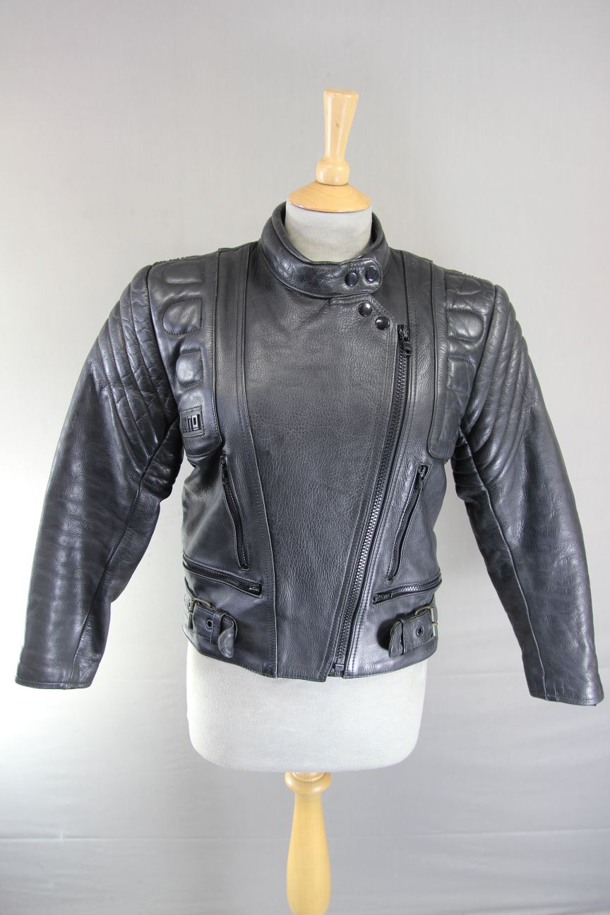 CLASSIC AKITO BLACK LEATHER BIKER JACKET: SIZE 12/34 -36 INCH CHEST