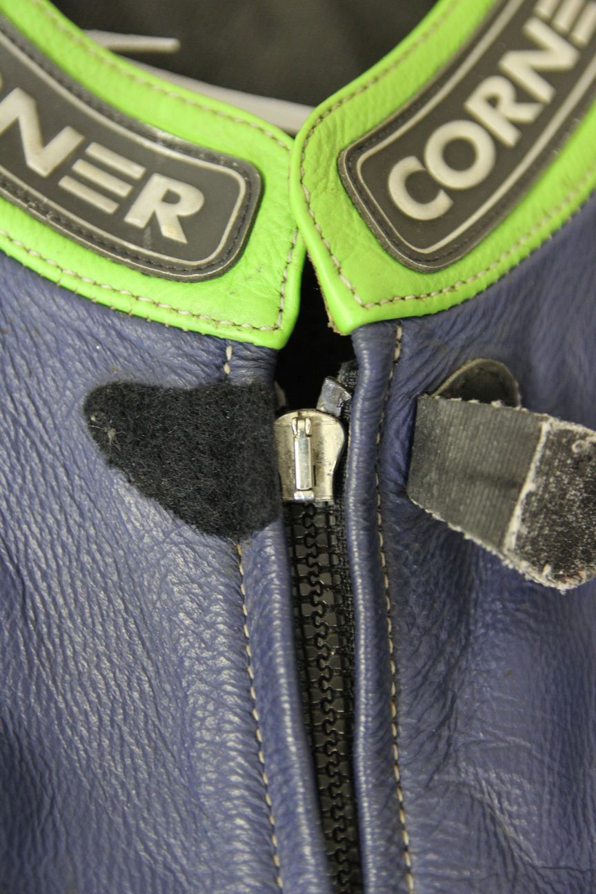 CORNER RACING/SPORTS BLUE, GREEN & WHITE LEATHER BIKER JACKET: 38-40 INCH CHEST