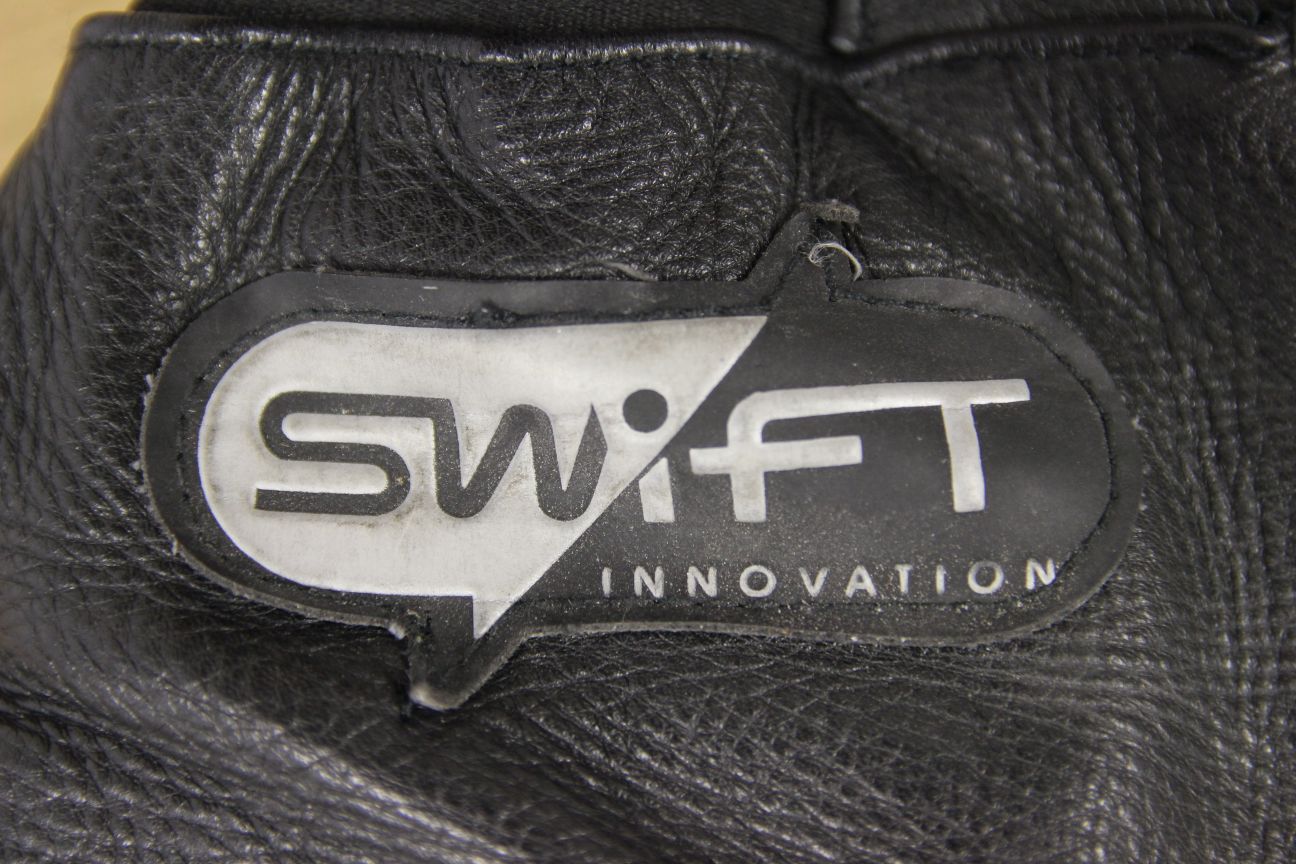 SWIFT INNOVATION BLACK LEATHER BIKER TROUSERS: WAIST 32 INCH/INSIDE LEG 31 INCH