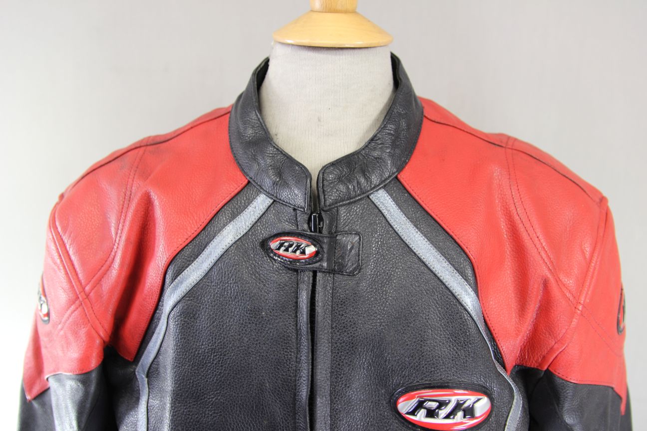 RK BLACK, RED & SILVER LEATHER BIKER JACKET WITH CE ARMOUR & THERMAL LINING 46IN