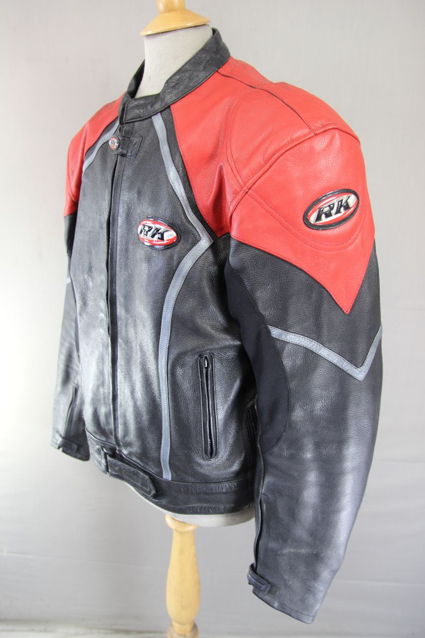RK BLACK, RED & SILVER LEATHER BIKER JACKET WITH CE ARMOUR & THERMAL LINING 46IN