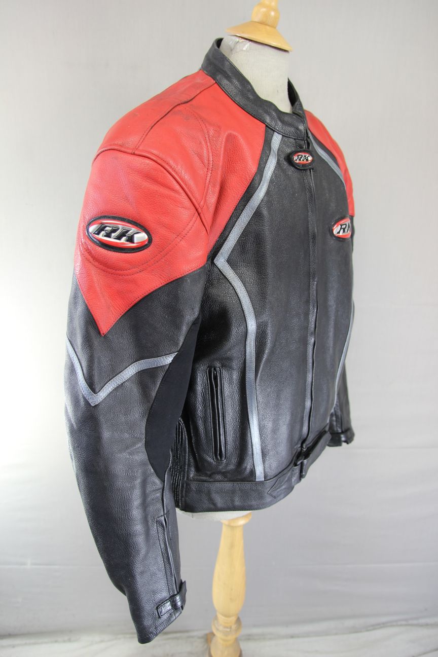 RK BLACK, RED & SILVER LEATHER BIKER JACKET WITH CE ARMOUR & THERMAL LINING 46IN