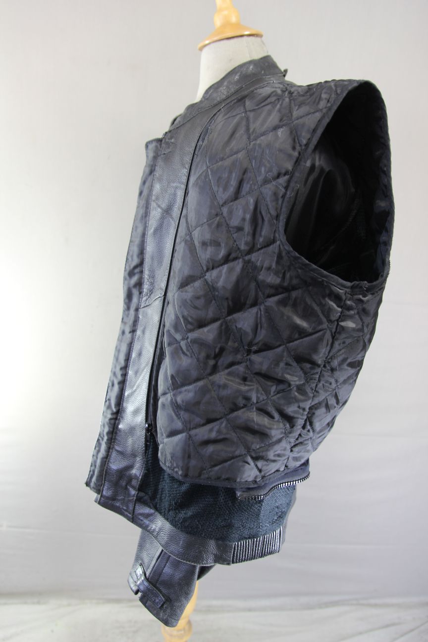 RK BLACK, RED & SILVER LEATHER BIKER JACKET WITH CE ARMOUR & THERMAL LINING 46IN