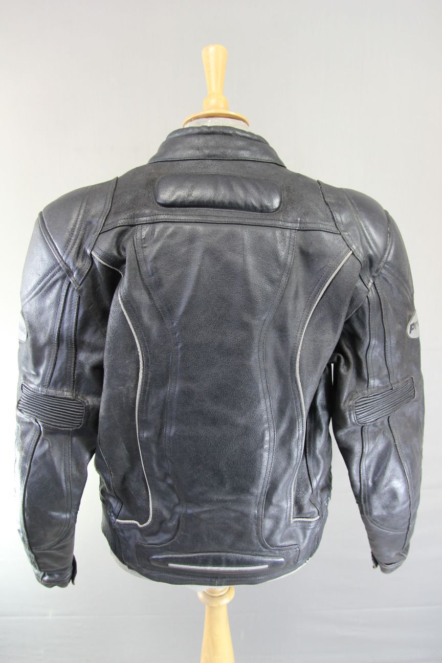 PROTO BLACK LEATHER BIKER JACKET WITH BACK, SHOULDER & ELBOW PROTECTORS 40-42 IN
