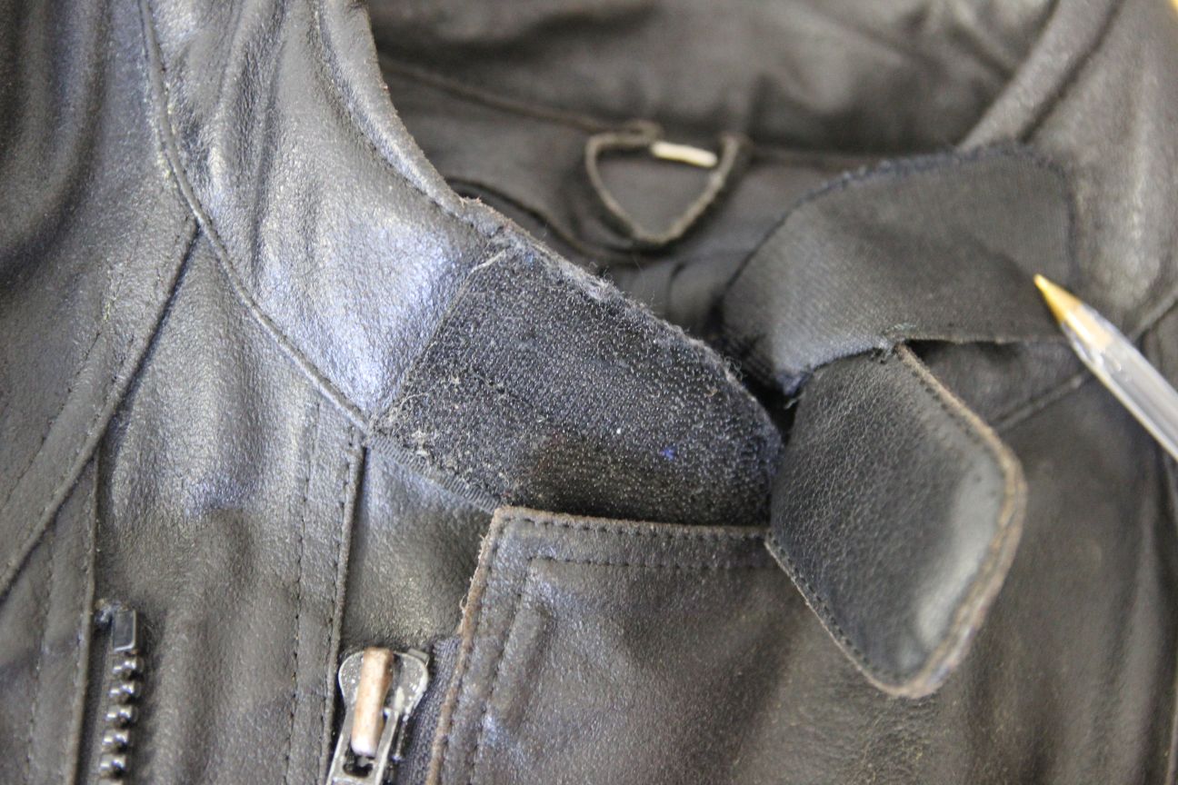 PROTO BLACK LEATHER BIKER JACKET WITH BACK, SHOULDER & ELBOW PROTECTORS 40-42 IN