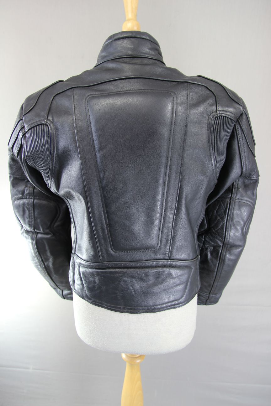 FRANK THOMAS BLACK LEATHER BIKER JACKET WITH BACK & SHOULDER PROTECTORS: SIZE 12
