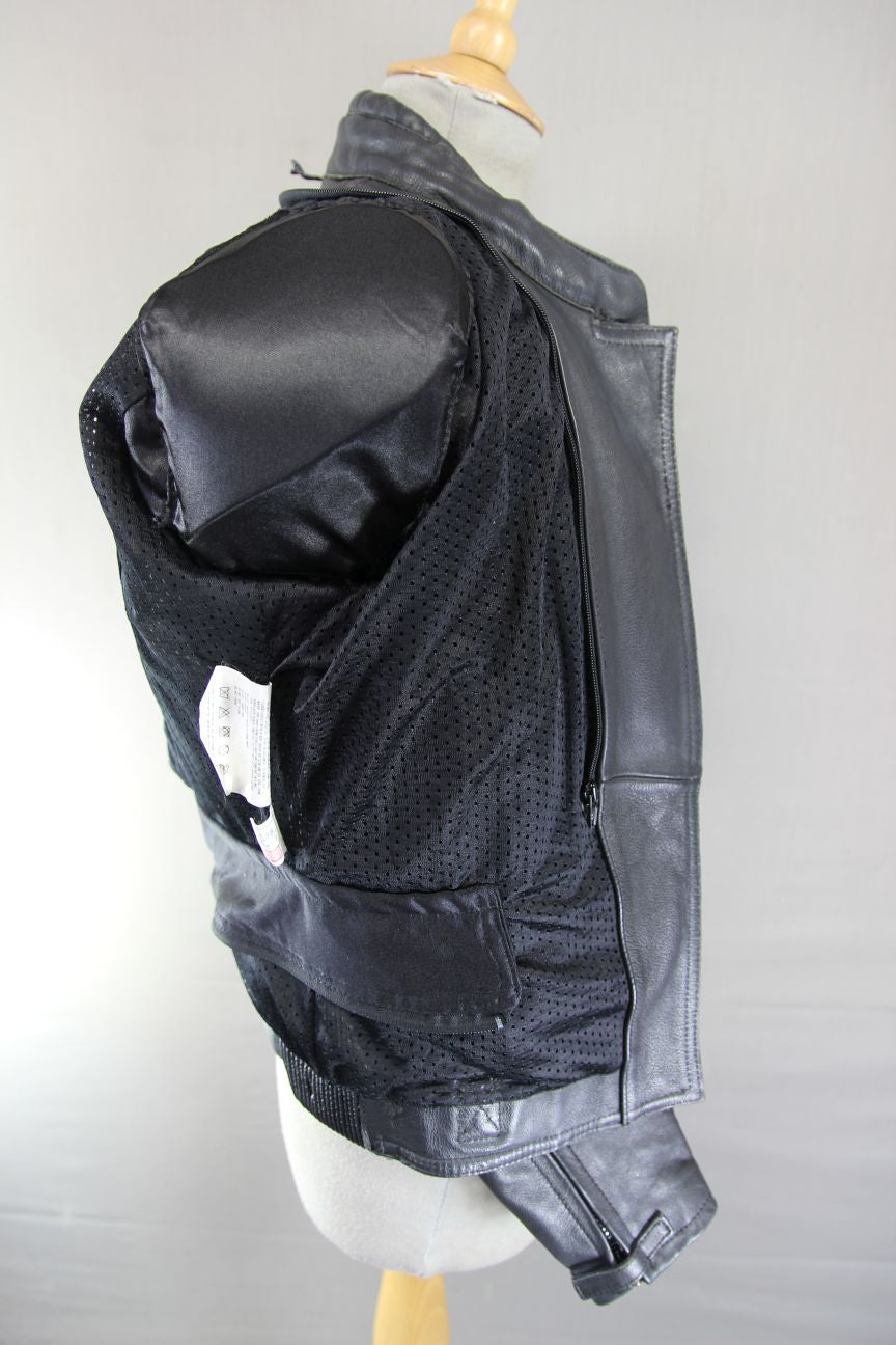 FRANK THOMAS BLACK LEATHER BIKER JACKET WITH BACK & SHOULDER PROTECTORS: SIZE 12