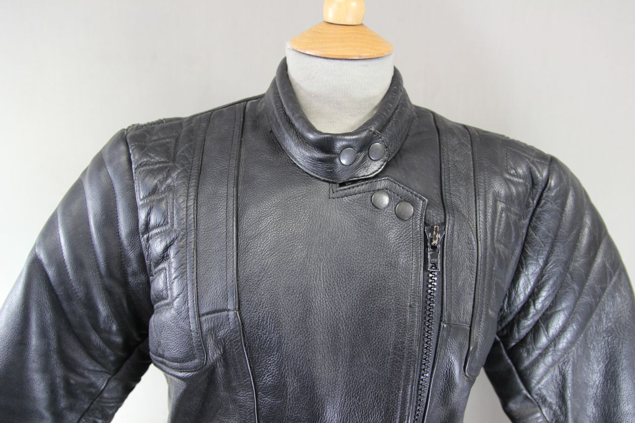 CLASSIC BLACK LEATHER BIKER JACKET: SIZE 12 34-36 INCH CHEST