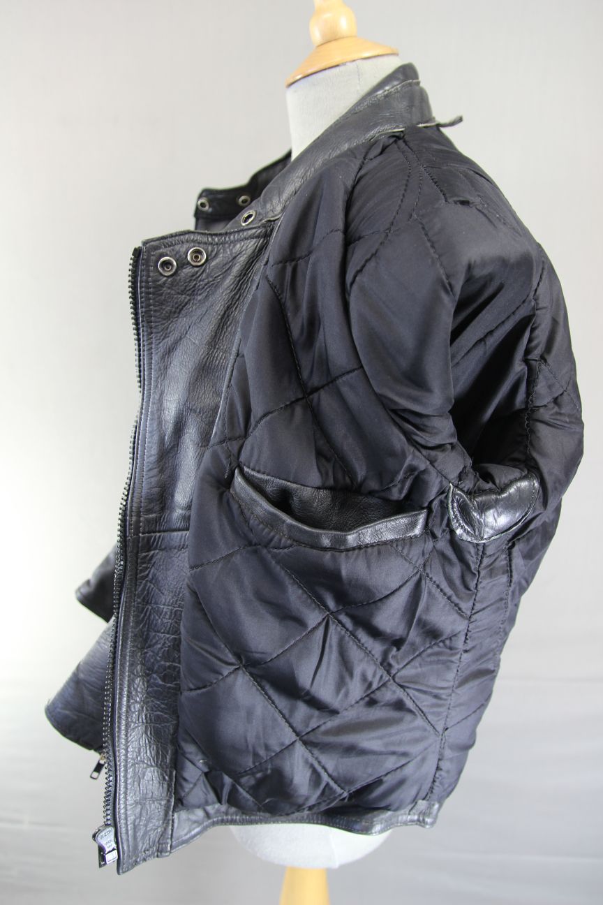 CLASSIC AKITO T-FORCE BLACK LEATHER BIKER JACKET: SIZE 16/38 INCH CHEST