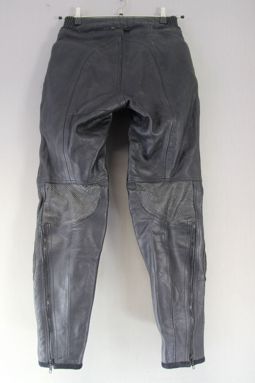 RICHA BLACK LEATHER BIKER TROUSERS WITH CE KNEE ARMOUR: WAIST 30"/INSIDE LEG 30"