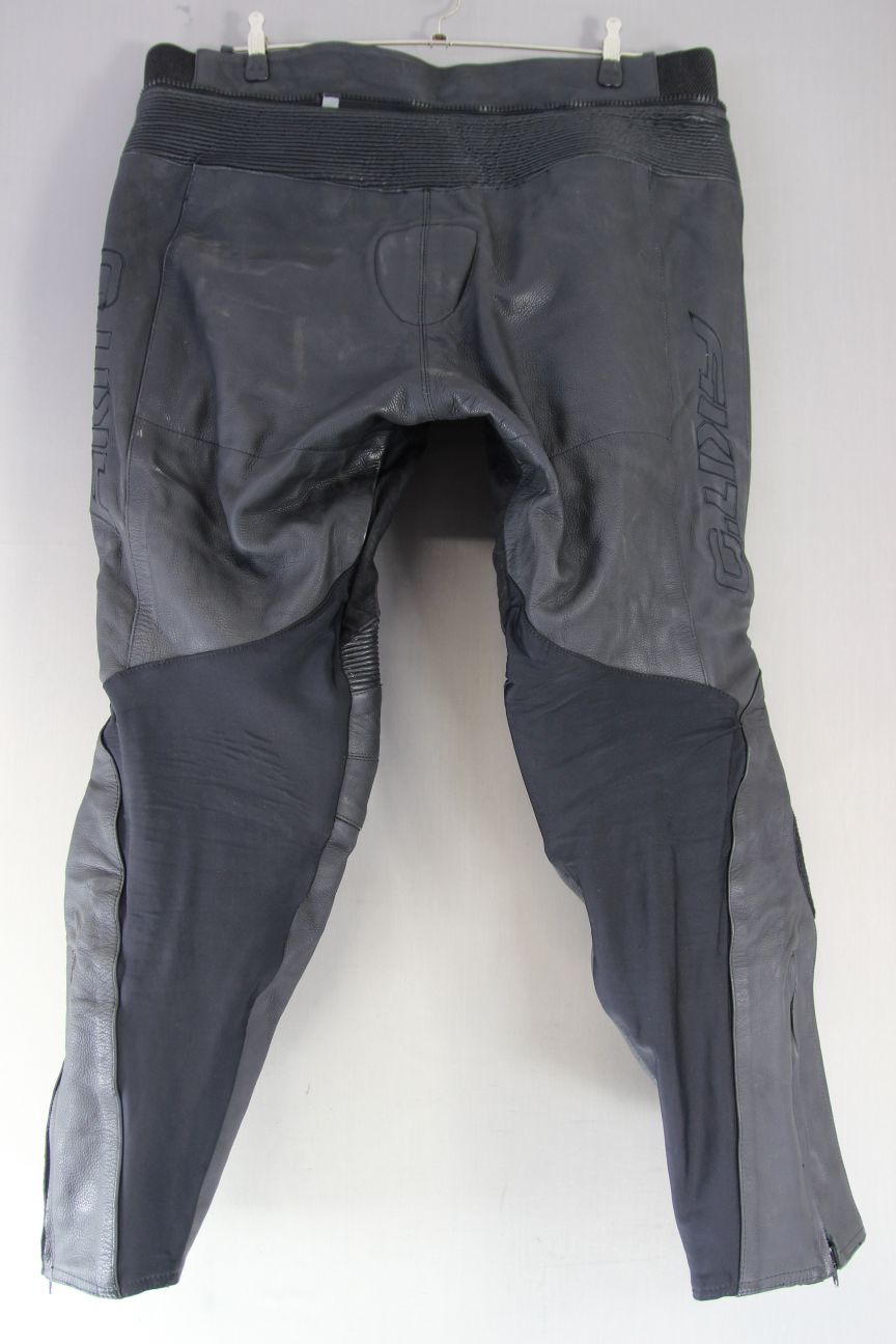 AKITO LEATHER BIKER TROUSERS + CE KNEE ARMOUR/KNEE SLIDERS: WAIST 44"/LEG 31"
