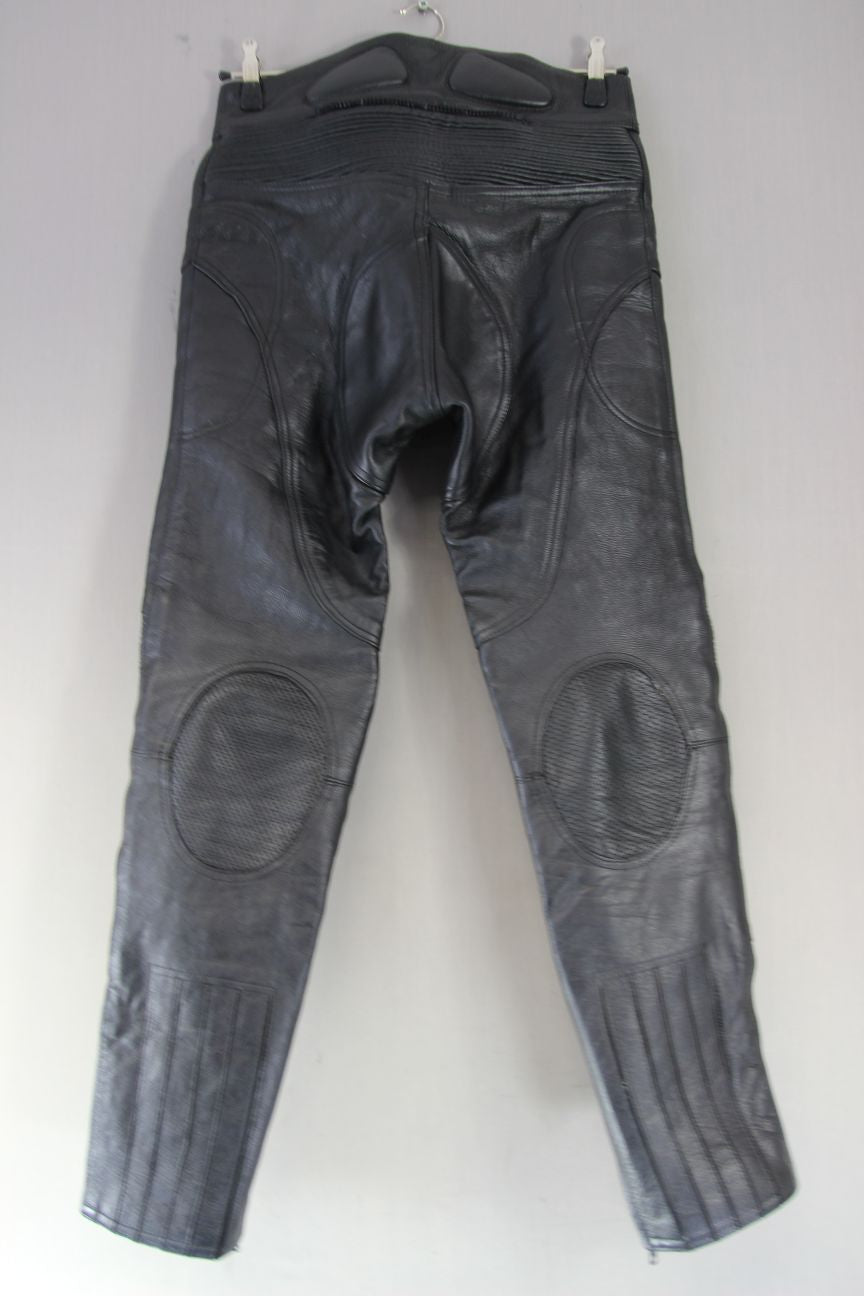 DYNAMIC LEATHERS BLACK BIKER TROUSERS + CE ARMOUR: WAIST 30-32IN/INSIDE LEG 31IN