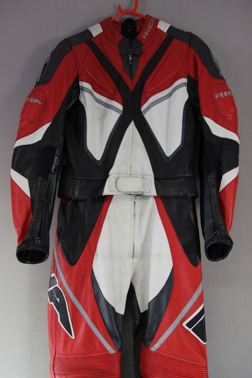 RICHA 2 PIECE BLACK, RED, WHITE & SILVER LEATHER BIKER SUIT + CE ARMOUR: SIZE 12