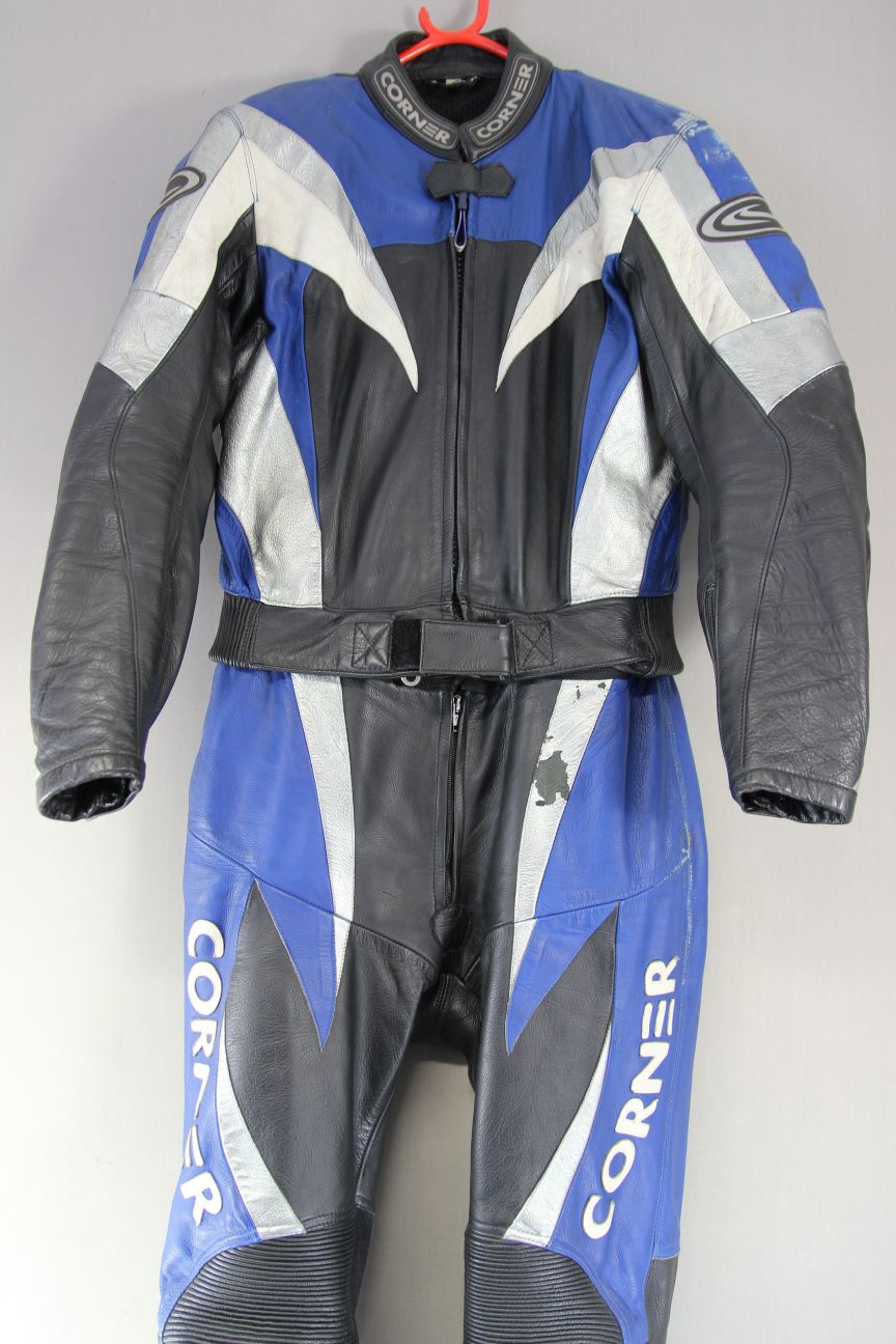 CORNER 2 PIECE BLACK, BLUE, SILVER & WHITE LEATHER BIKER SUIT + CE ARMOUR 36 IN
