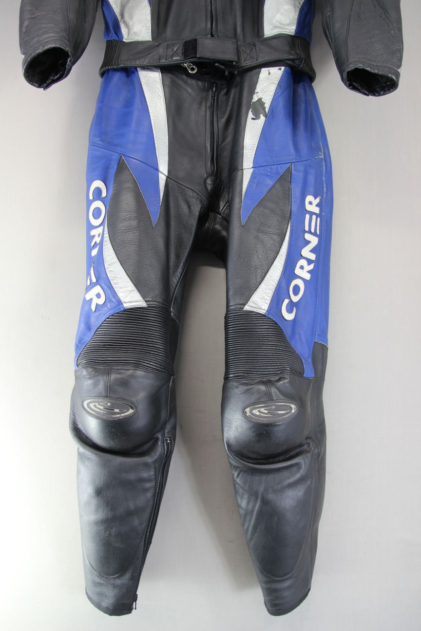 CORNER 2 PIECE BLACK, BLUE, SILVER & WHITE LEATHER BIKER SUIT + CE ARMOUR 36 IN