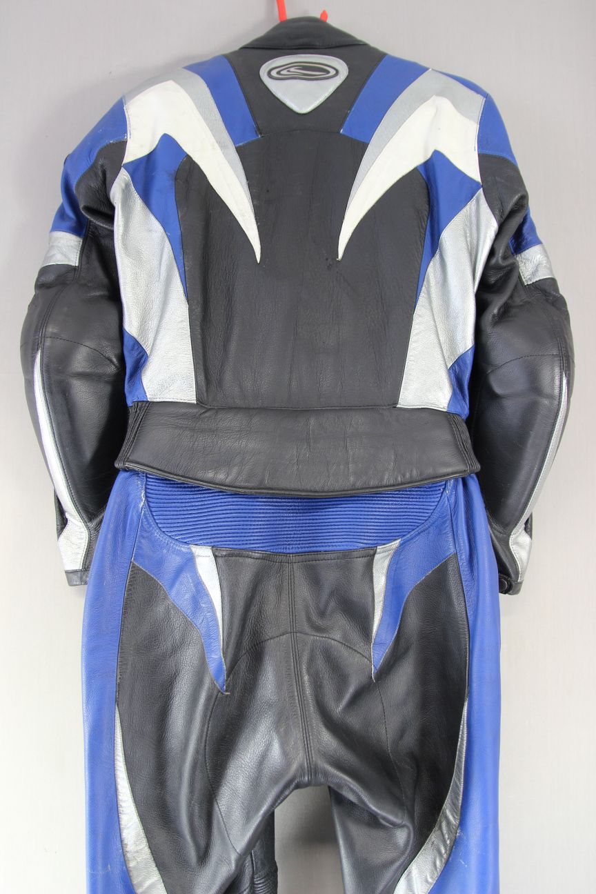 CORNER 2 PIECE BLACK, BLUE, SILVER & WHITE LEATHER BIKER SUIT + CE ARMOUR 36 IN