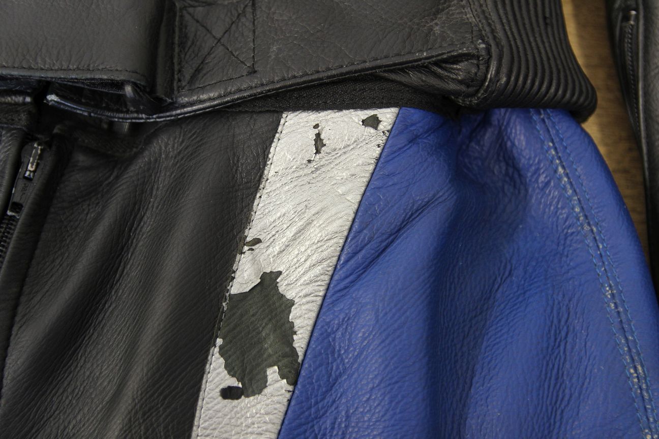CORNER 2 PIECE BLACK, BLUE, SILVER & WHITE LEATHER BIKER SUIT + CE ARMOUR 36 IN