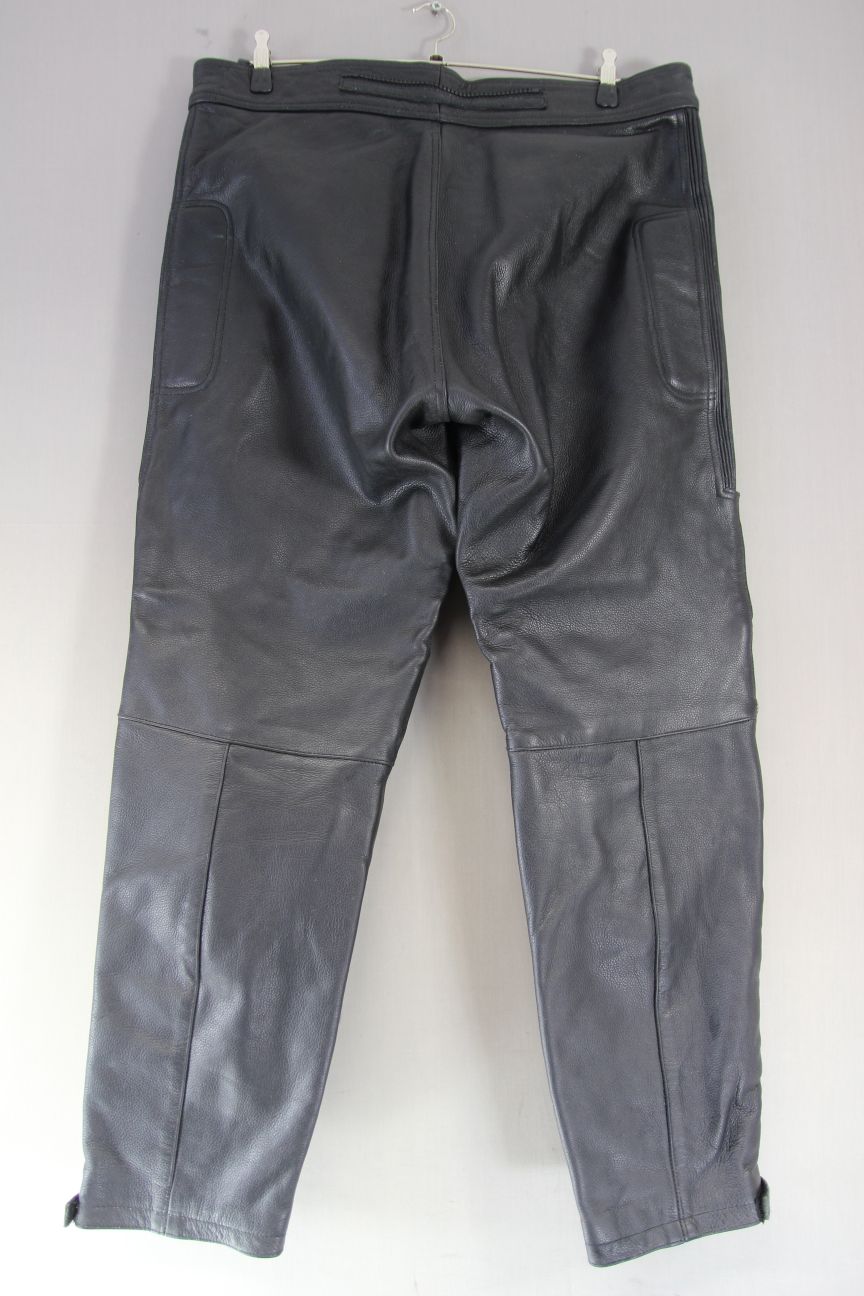 SKINTAN BLACK LEATHER BIKER TROUSERS WITH CE ARMOUR WAIST 40 IN/INSIDE LEG 31 IN