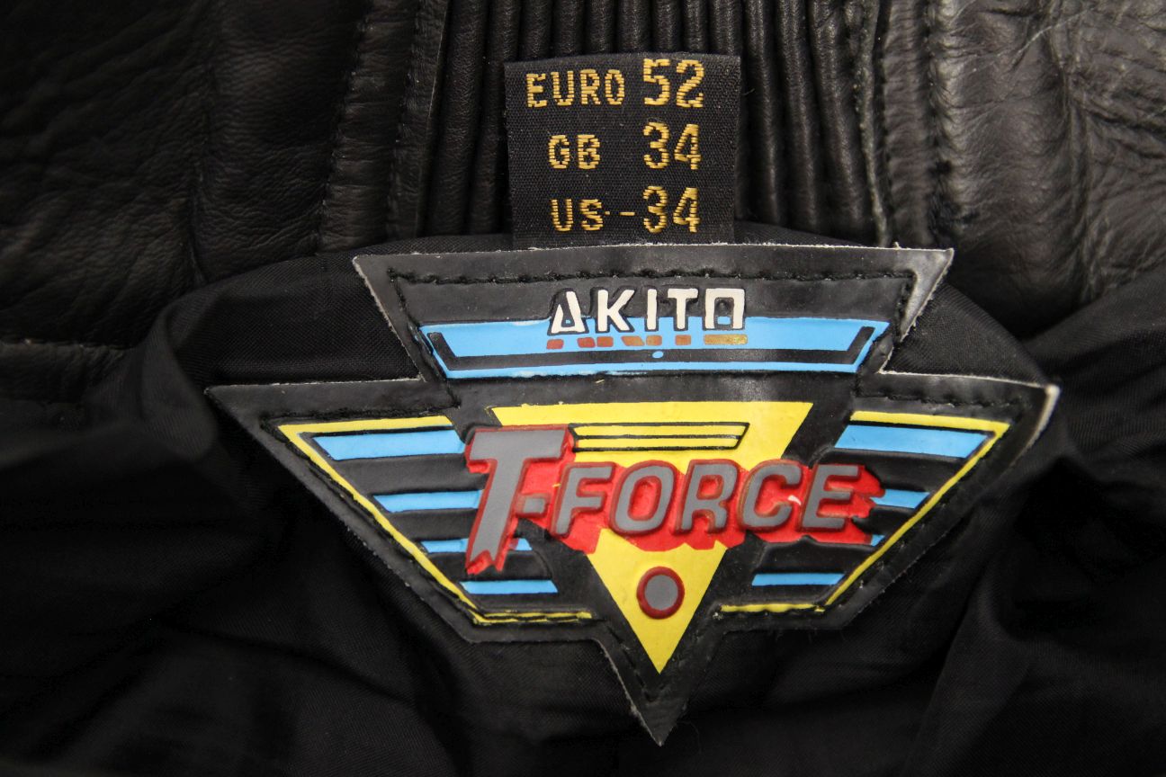 AKITO T-FORCE PLUS BLACK LEATHER BIKER TROUSERS: WAIST 32-34 IN/INSIDE LEG 29 IN