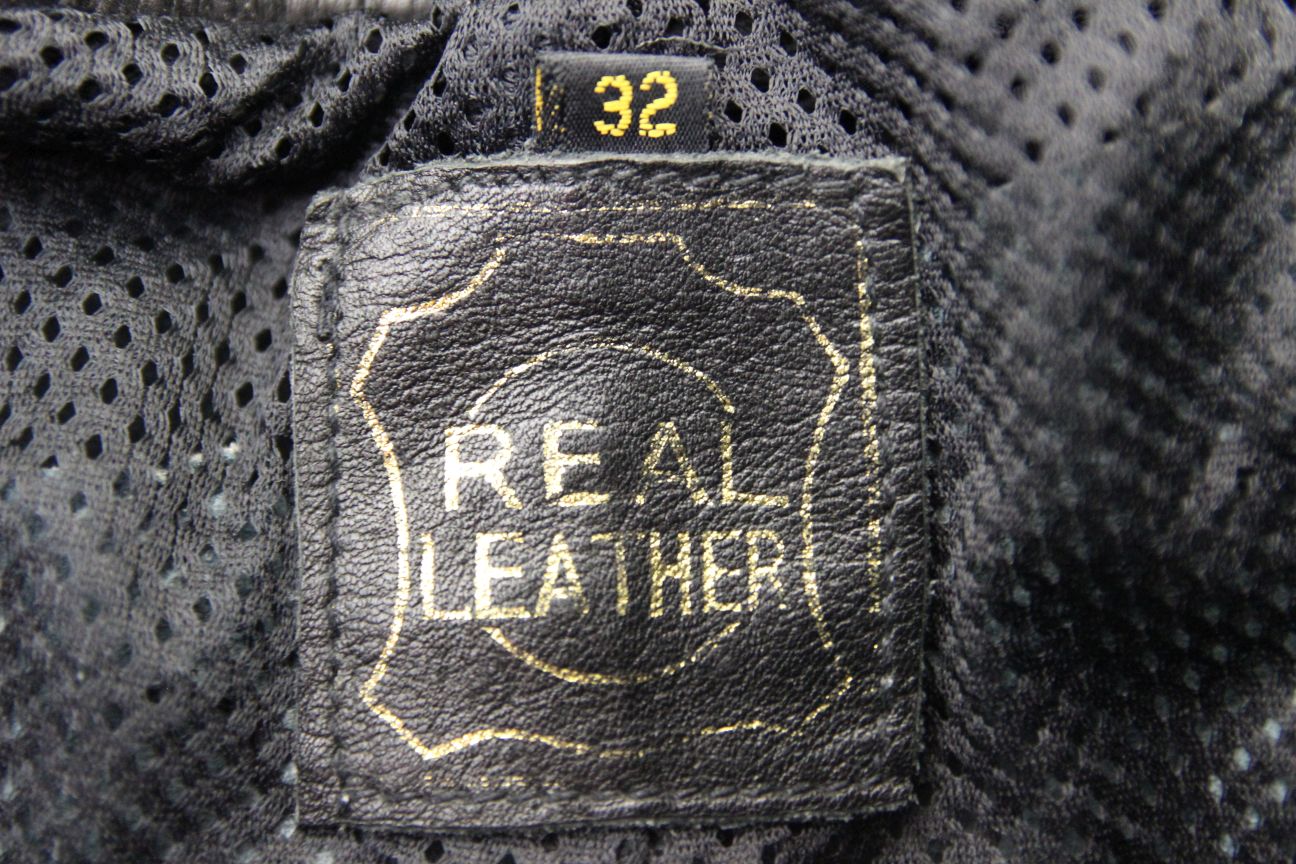 J&S BLACK LEATHER BIKER TROUSERS WITH KNEE SLIDERS WAIST 30-32IN/INSIDE LEG 30IN