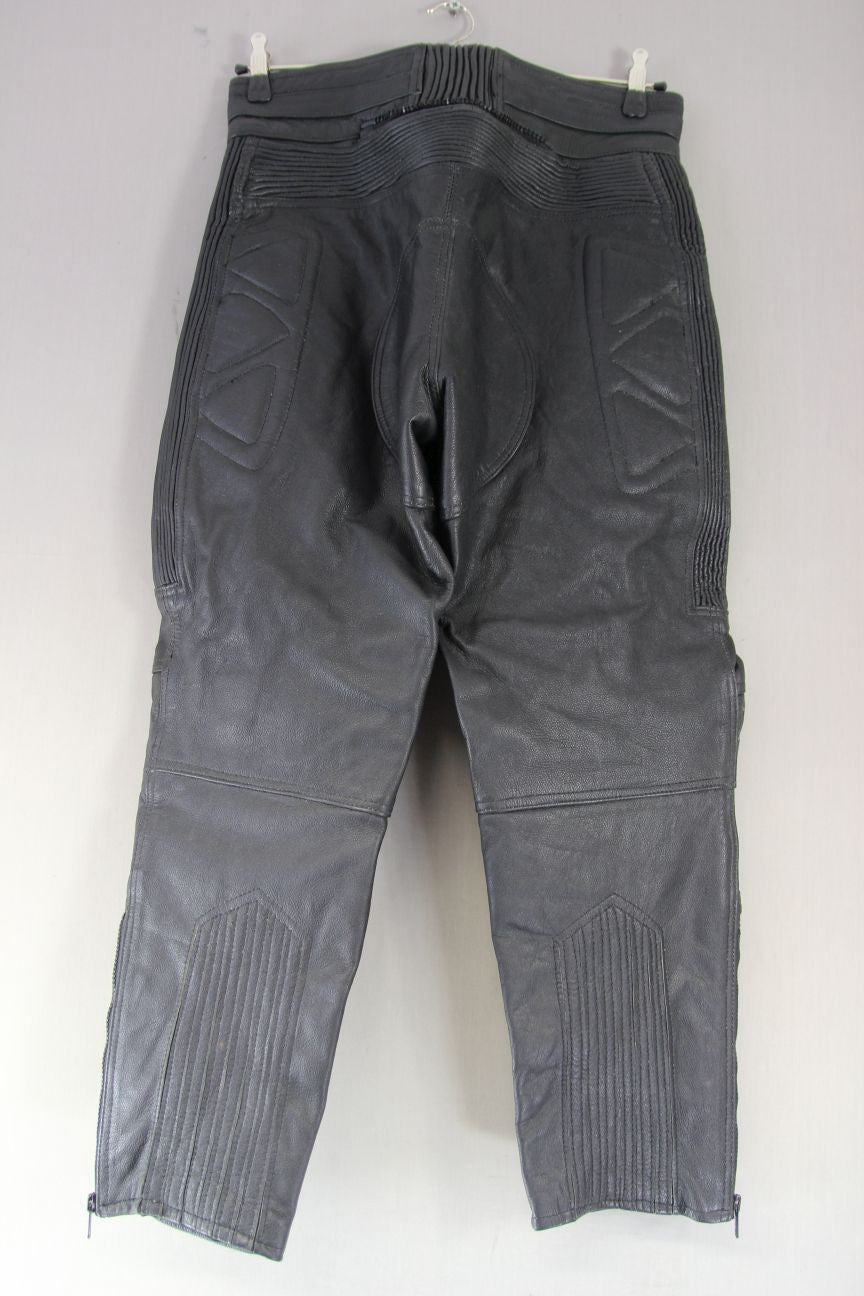 AKITO BLACK LEATHER BIKER TROUSERS WITH HIP & KNEE CE ARMOUR: WAIST 34"/LEG 26"