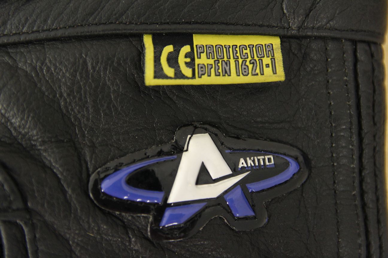 AKITO BLACK LEATHER BIKER TROUSERS WITH HIP & KNEE CE ARMOUR: WAIST 34"/LEG 26"