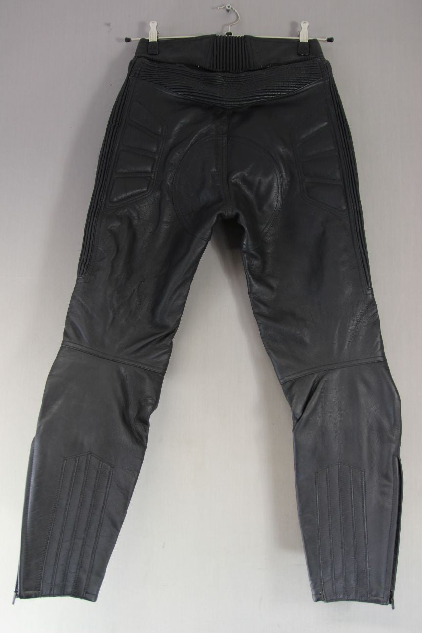 AKITO G-FORCE BLACK LEATHER BIKER TROUSERS: SIZE 10 WAIST 28 IN/INSIDE LEG 28 IN