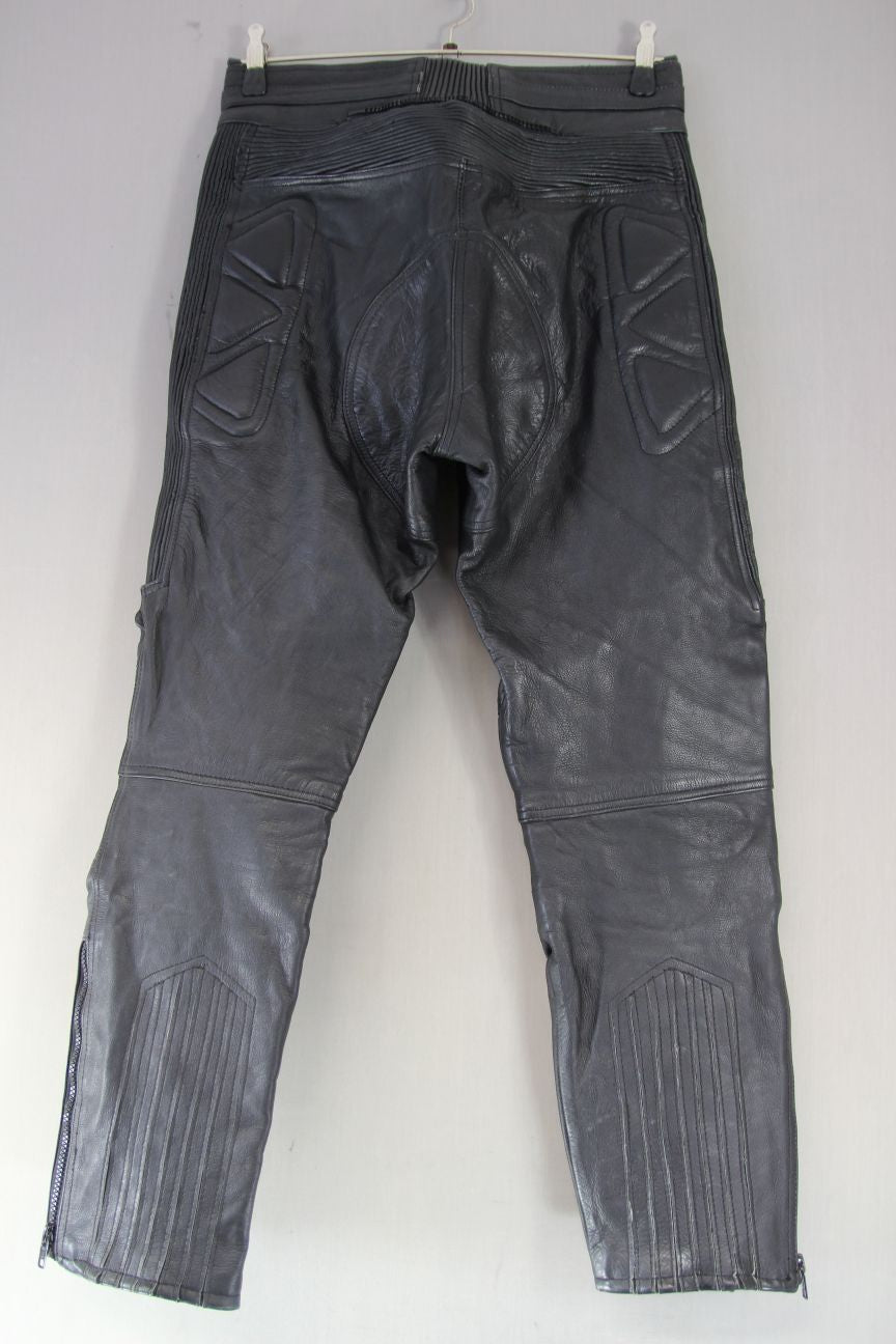 AKITO BLACK LEATHER BIKER TROUSERS: SIZE 14 WAIST 32 INCHES/INSIDE LEG 28 INCHES