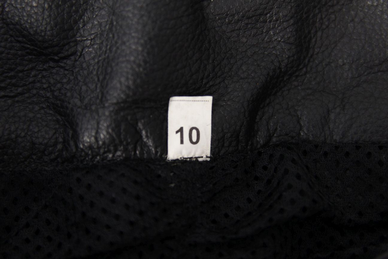 BIKERS GEAR BLACK LEATHER TROUSERS WITH PROTECTORS/SIZE 10/WAIST 28 IN/LEG 31 IN