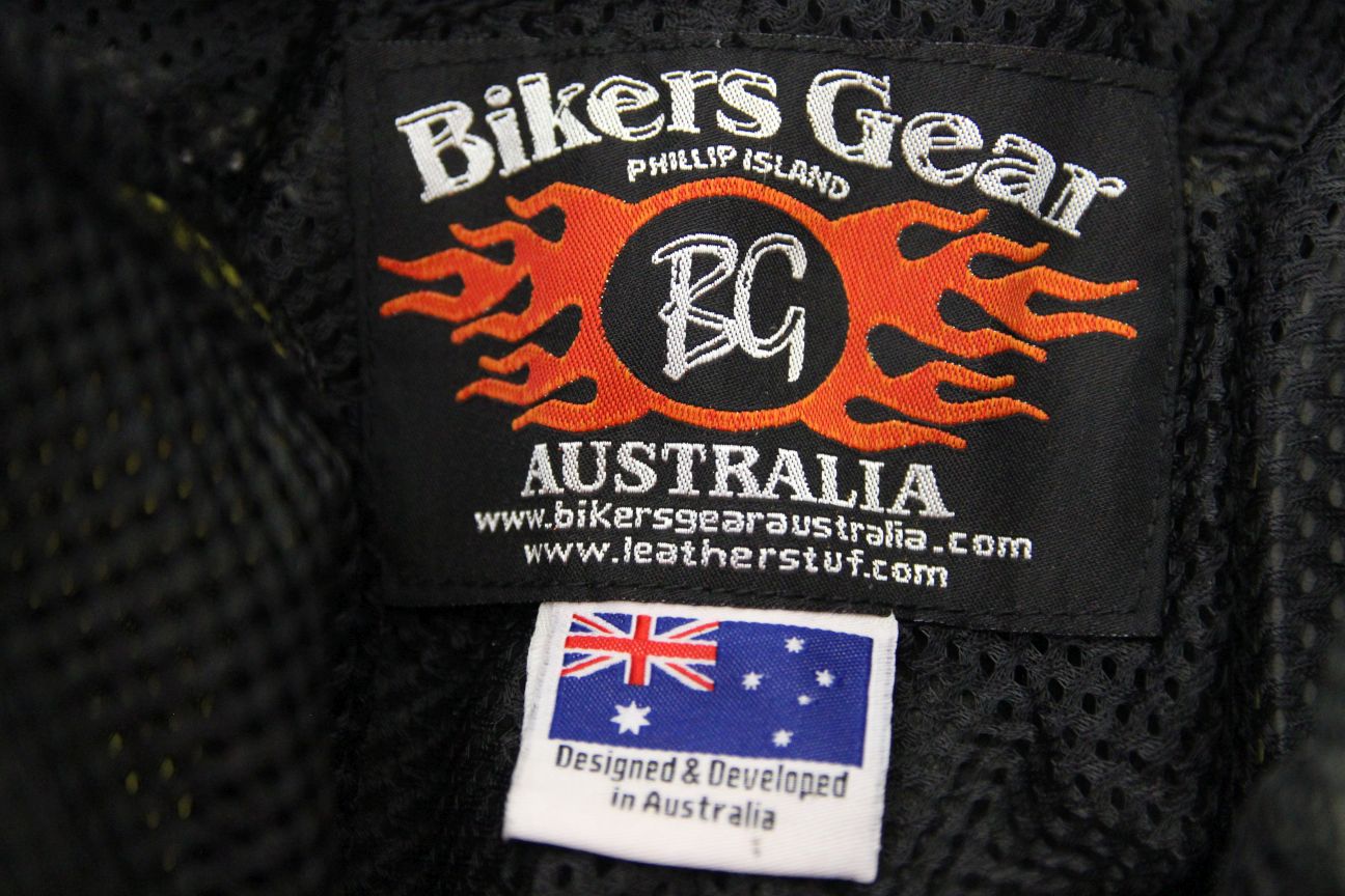 BIKERS GEAR BLACK LEATHER TROUSERS WITH PROTECTORS/SIZE 10/WAIST 28 IN/LEG 31 IN