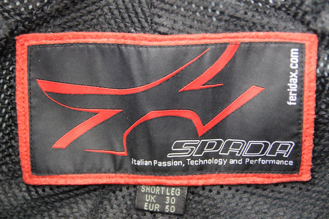 SPADA BLACK LEATHER BIKER TROUSERS + CE ARMOUR: WAIST 30-32 IN/INSIDE LEG 26 IN