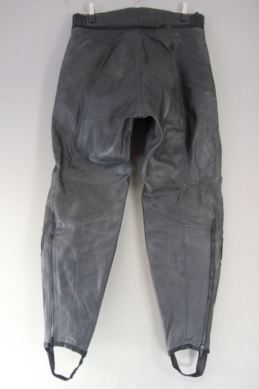 AARD WEAR BLACK LEATHER BIKER TROUSERS: WAIST 32 INCHES/INSIDE LEG 31 INCHES