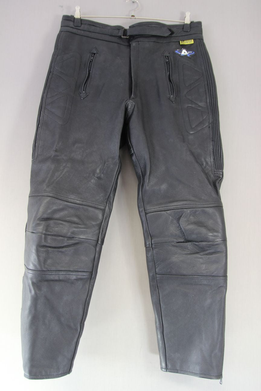 AKITO BLACK LEATHER BIKER TROUSERS WITH CE KNEE ARMOUR: WAIST 36"/INSIDE LEG 29"