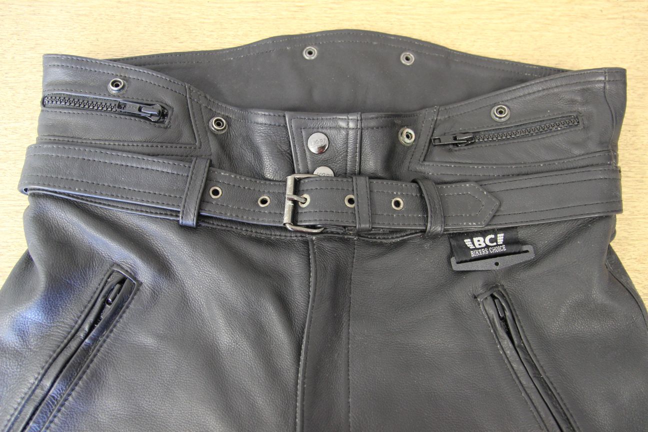 MQP BIKER'S CHOICE BLACK LEATHER TROUSERS: WAIST 34 INCHES/INSIDE LEG 31 INCHES