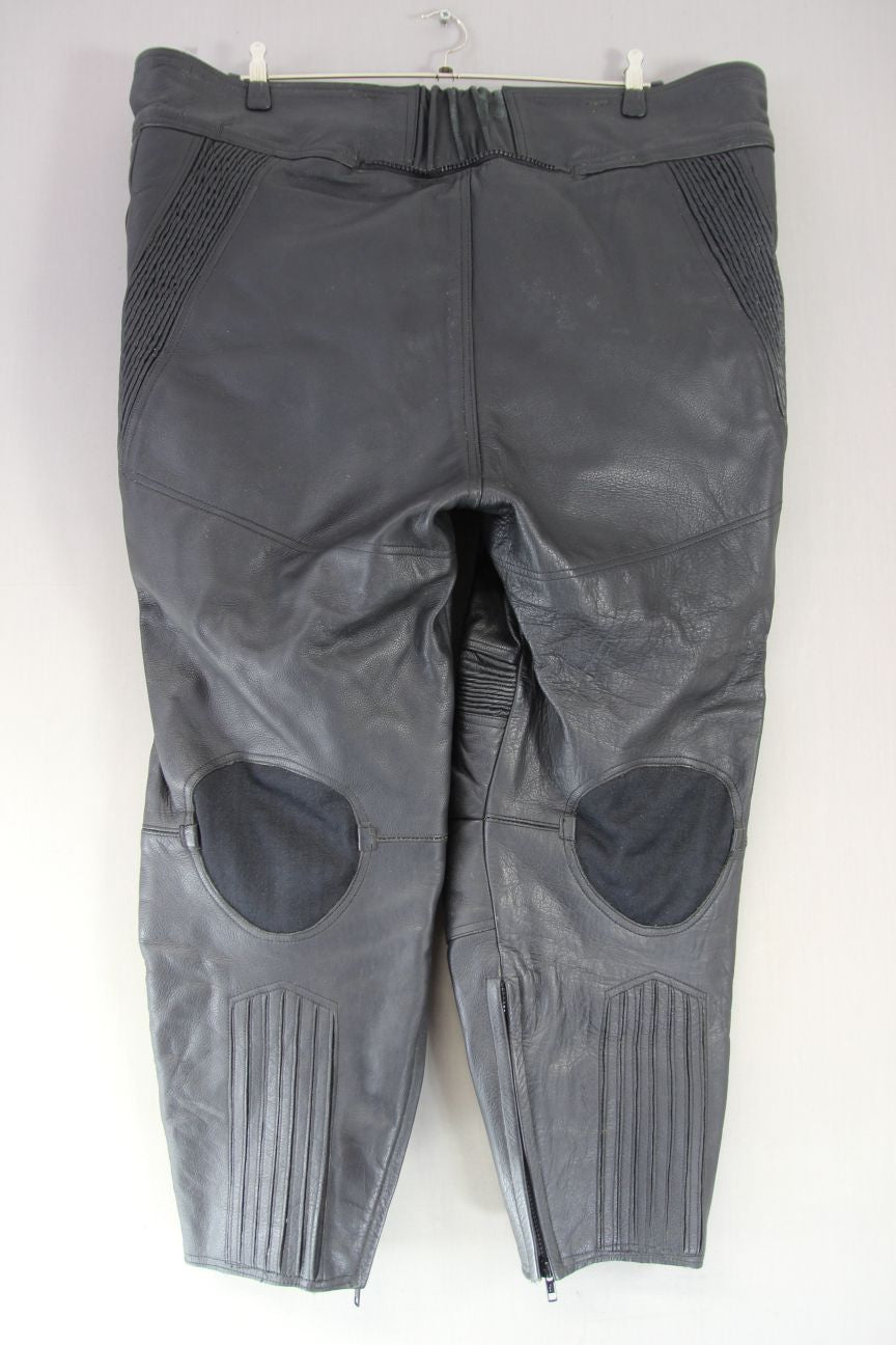 EURO STYLE BLACK LEATHER BIKER TROUSERS: WAIST 46 INCHES/INSIDE LEG 26 INCHES