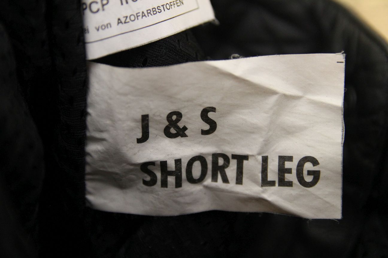 J&S BLACK LEATHER BIKER TROUSERS SIZE 12: WAIST 28"/INSIDE LEG 25.5" (SHORT FIT)