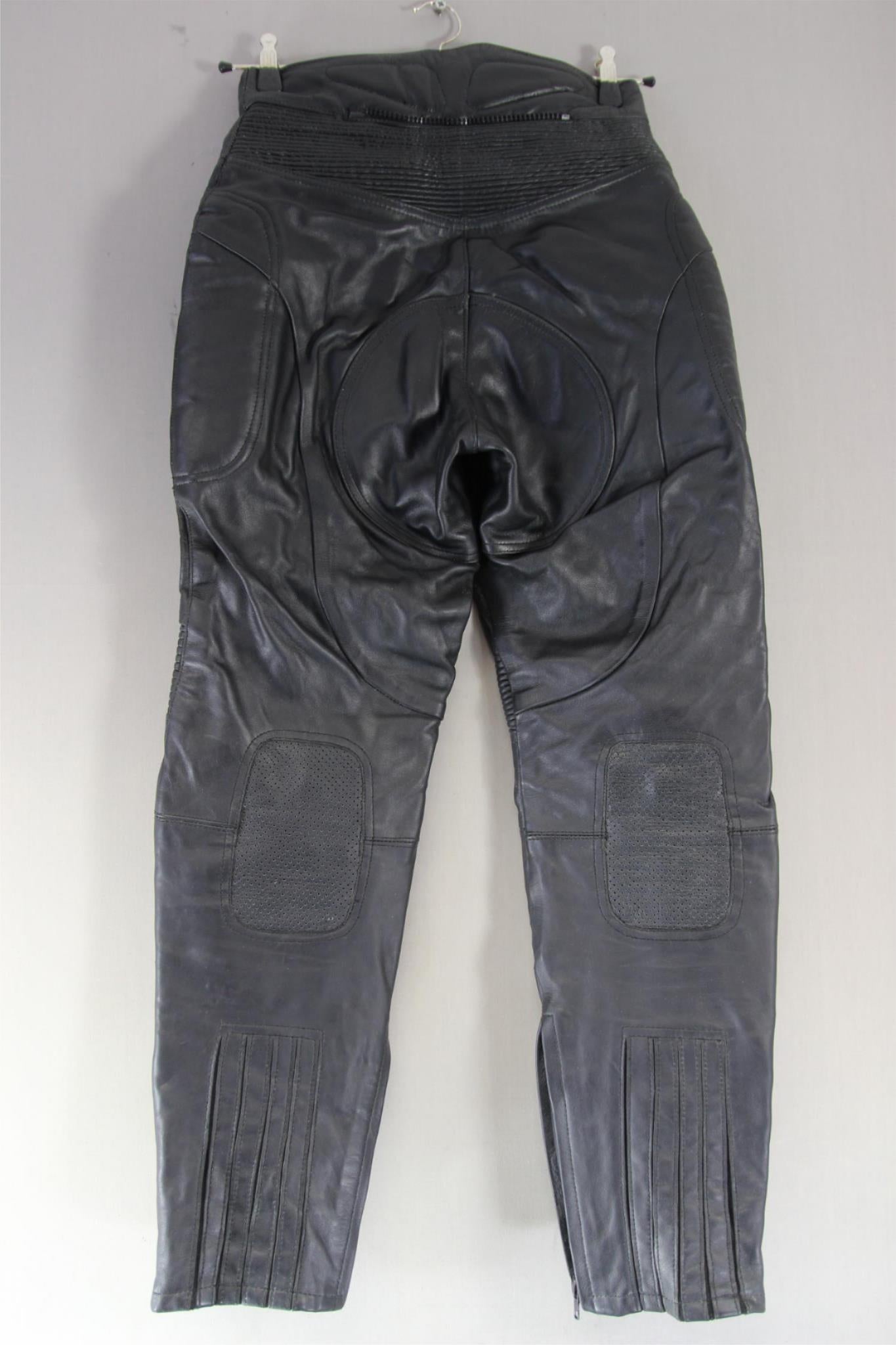 DYNAMIC LEATHERS BLACK BIKER TROUSERS + CE ARMOUR: WAIST 28-30IN/INSIDE LEG 30IN