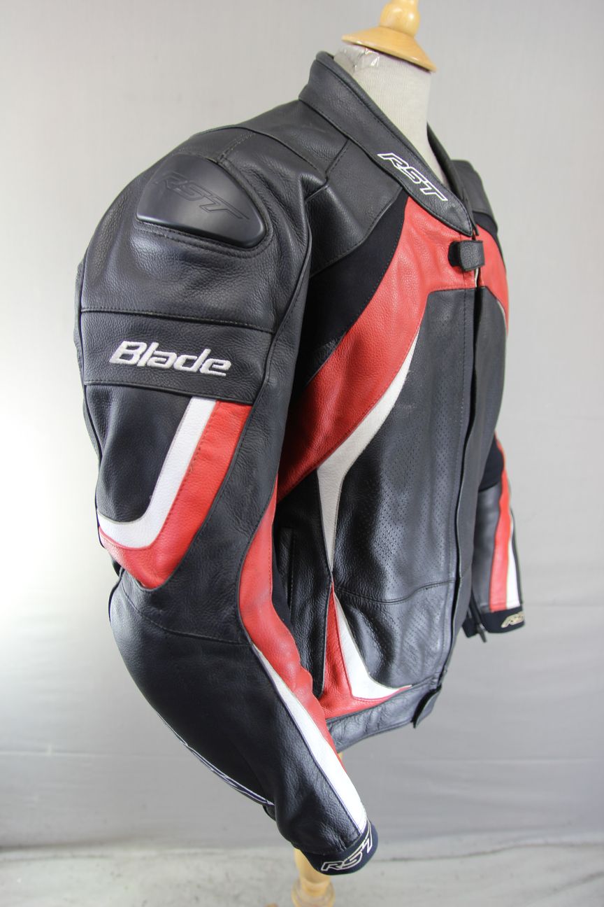 RST BLADE BLACK, RED & WHITE LEATHER BIKER JCKT WITH CONTOUR PLUS CE ARMOUR 50IN