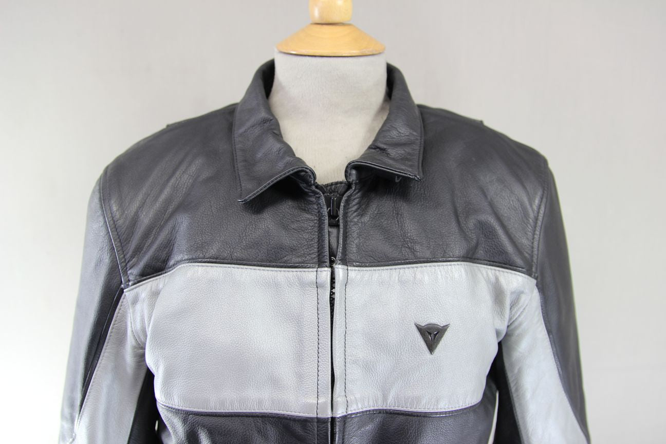DAINESE BLACK & SILVER LEATHER BIKER JACKET WITH CE ARMOUR & THERMAL LINING 32IN