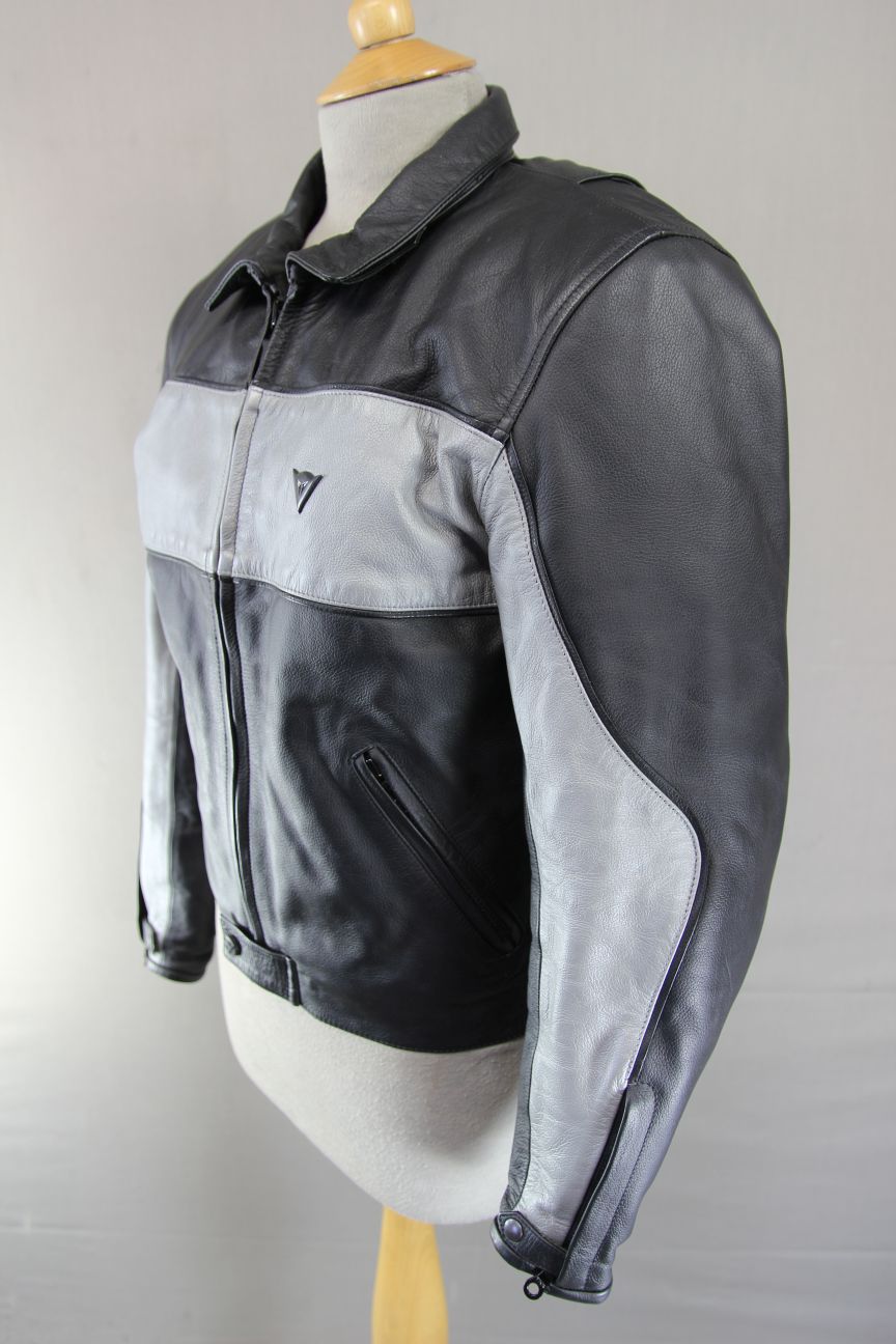 DAINESE BLACK & SILVER LEATHER BIKER JACKET WITH CE ARMOUR & THERMAL LINING 32IN