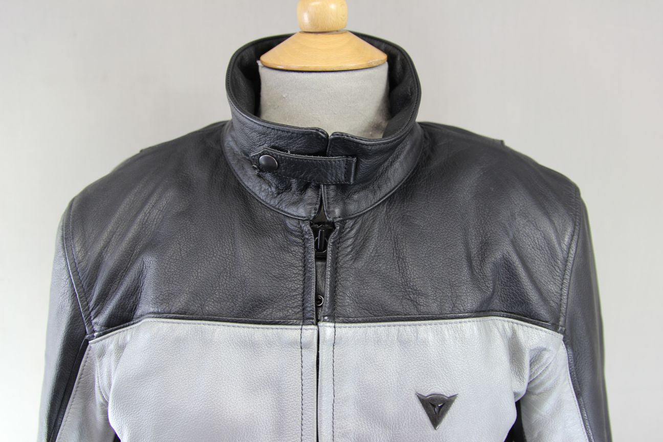 DAINESE BLACK & SILVER LEATHER BIKER JACKET WITH CE ARMOUR & THERMAL LINING 32IN
